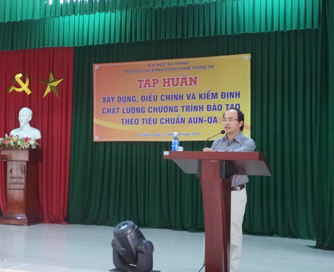 TS. Huỳnh Công Pháp – Phó Hiệu trưởng, phát biểu khai mạc Hội nghị